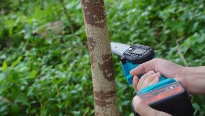 【IN STOCK】Hyreto 4 Inch Brushless Chain Saw Cordless Mini Handheld Pruning Saw Woodworking Electric Rechargeable Saw Cutting Tool For Makita 488Vf Battery