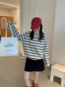 เสื้อสเวตเตอร์ถักลายทางหลวมๆ สำหรับผู้หญิง ฤดูใบไม้ร่วง 2025 เสื้อสเวตเตอร์ถักแบบสวมหัว ปกสูง แขนยาว ปกติ