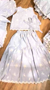 Set nữ mặc hè bộ đồ đi biển áo cộc Đũi hoa Quảng Châu phối ren kèm chân váy dài xoè