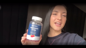 Kẹo dẻo hỗ trợ giấc ngủ amazon basics melatonin 5mg 120 viên không gây thói quen của Mỹ