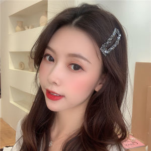 Diamond Encrusted Hair Accessory: A Guide for Teens & Women