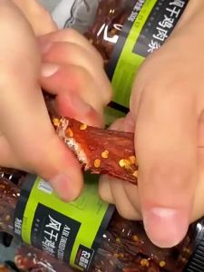 Farm Fresh Dried Chicken Breast Snack Hand Tear Low Fat Fitness Friendly Spicy Flavor Meat Stick from Fujian China 78g Bottle