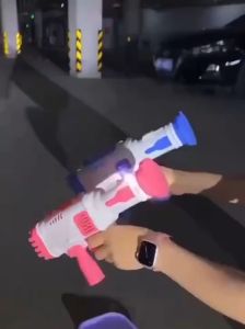 32 หลุม Bubble Gun ฟองสบู่ลูกโป่ง คุณสมบัติของเล่นเด็ก 2 สี