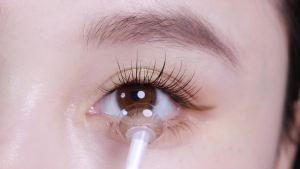 Fine OMG Contact with grade (0.00~-8.00) Brown contact with solution Years use 14.0mm