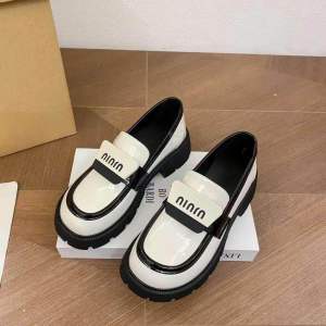 Giày moca chữ NjNjN cao 4cm mẫu mới thu đông2023