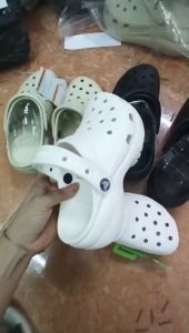 Dép Classic Sandal Crush Clog nữ đế cao 5cm  dạng sục tặng 10 Jib NGẪU NHIÊN - Hàng chính hãng- Màu Trắng