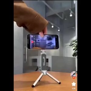New Magnetic Mount Portable Clip Rotating Folding Universal Phone Holder Strong Suction Foldable Travel Desk Magnetic Bracket