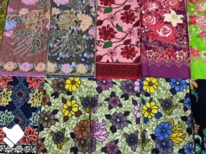 ผ้าถุงลายสวย ลายโสร่ง ลายดอกไม้ กว้าง 2 เมตร เย็บแแล้ว พร้อมใส่ ผ้าถุงลายสวยๆผ้าถุง ผ้าถุงลายไทยชุดผ้าไทย เสื้อผ้าผู้ญิง กระโปรงผ้าไทย ผ้าไทย