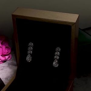 Huitan Women Drop Earring Wedding Band Jewelry Leave&Water Drop Shape Earring AAA Cubic Zirconia New Fashion Bridal Accessories