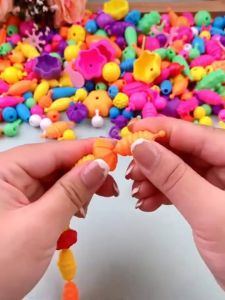 Đồ Chơi DIY Lego Trang Sức 550 Chi Tiết Pop Beads Kit Kèm Hộp Đựng Lắp Ghép Trang Sức Xâu Vòng Cho Bé Thỏa Sức Sáng Tạo