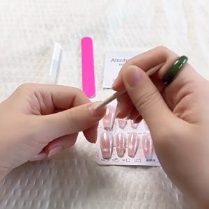 YADORNOS 24 pcs Sweet Bow Berlian Head Kuku Palsu - Pink dan Putih Love -Dukir Tangan - Handmade Murni - Dapat Dibuat Ulang