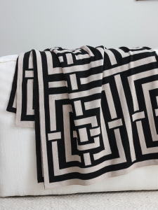 Nordic Entry Lux Style Knit Casual Sofa Blanket Nap Air Conditioning Blanket Portable Aviation Blanket New Arrival Black Single
