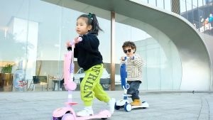 (O Mega) 3 Mode Premium Adjustable & Foldable Tricycle Baby Kids Scooter Flash LED Wheels Music & Light Toys Sport Skuter Budak