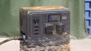 BLUETTI AC60 Portable Power Station | 600W 403Wh Fast Charge Dustproof Solar Powerbank Waterproof and Dustproof