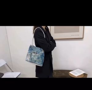 กระเป๋าแฟชั่น กระเป๋าสะพาย ลวดลาย สวยงาม ผู้หญิง กระเป๋าแฟชั่น กระเป๋าสะพาย ลวดลาย