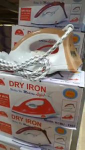 Bàn Ủi Kim Cương BU-T602 Công Suất 1000W Nóng Nhanh Tiện Dụng và Bền Bỉ