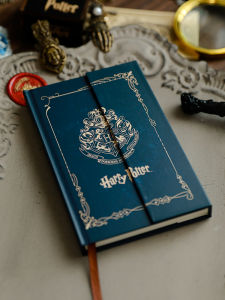 ของแท้ Harry Potter ปิดแม่เหล็กแบบพกพา Mini Notebook Hogworts Magic School พิมพ์ < Ne1> Bound Notebook