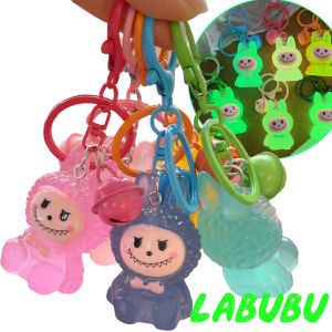 【 Woken】🔥ใหม่🔥พวงกุญแจ Labubu เรืองแสงพร้อมกระดิ่งน่ารักตุ๊กตาสัตว์ประหลาดพวงกุญแจห้อยกระเป๋าตกแต่งพวงกุญแจรถ Kado untuk Sahabat ของเล่น