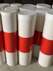 ถังป้องกันการสนับสนุนหมุดเหล็กพร้อมฝาป้องกันน้ำฝนและกาวป้องกันสนิมสำหรับเส้นทางสายไฟฟ้าแบบซ้อนกันได้