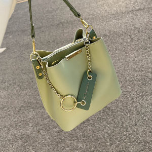 Fashionable Large Capacity Commuter Womens Bucket Bag Crossbody Bag Spring Summer New Style Handbag Soft PU Magnetic Buckle