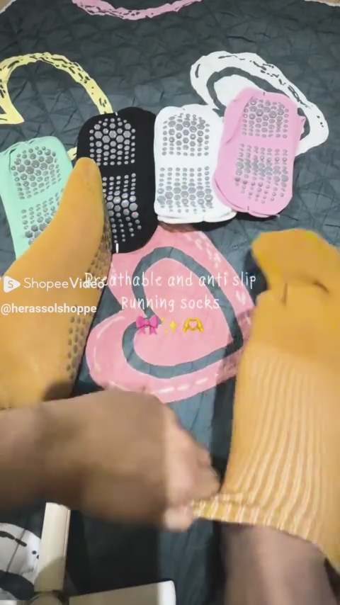 Non-slip stable comfortable and breathable Pilates and yoga socks—suitable for dance and fitness.