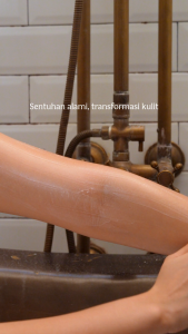 Biotalk Bundling [2 PCS] Honey Calendula Body Wash + Tea Tree Acne Care Body Wash | 300 ml | No SLS/SLES | Sabun Mandi Cair Natural | Melembabkan dan Menenangkan Kulit Eksim Psoriasis Sensitif Alergi Kering | Mengurangi Jeraw