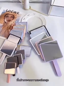 กระจกถือสีทอง สำหรับพกพา MAC  ของแท้ 100% จากช้อปเครื่องสำอางค์  ( มือ 2 )
