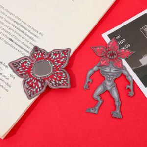 ที่คั่นหนังสือ/คลิปหนีบหนังสือรูปทรงโลหะแนวสยองขวัญแบบกอธิค รูปเดโมกอร์กอนและดอกไม้ ให้เป็นเครื่องหมายหน้าหนังสือที่ทนทานสำหรับแฟนๆ นิยายวิทยาศาสตร์