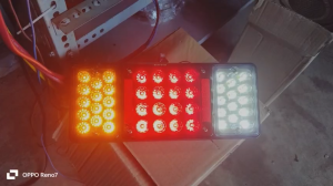 Đèn hậu SD-2003 loại bóng Led 12V trái phải giống nhau 3 ô nhựa. Hàng Shiliduo