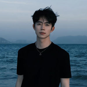เสื้อยืดแขนสั้นทรงหลวมสำหรับผู้ชาย สีดำ ทรงไหล่ สไตล์อเมริกัน ทรงเข้ารูป คอตตอน ระบายอากาศได้ดี ฤดูร้อน 2025 Cleanfit