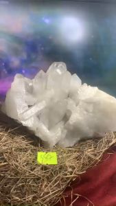 bụi đá thạch anh tinh thể tự nhiên to lớn năng lượng Vũ TRụ tặng đế 357