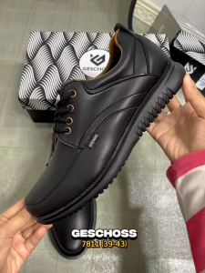 Geschoss Sepatu Formal Pria Kulit PU Hitam Gaya Bisnis Anggun