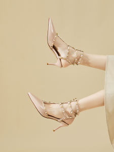 รองเท้าแตะส้นสูงหัวแหลมแบบเซ็กซี่สำหรับผู้หญิง Daphne ฤดูร้อนปี 2022 รองเท้าแตะส้นบางแบบสวมหัวแบบมีสายรัดข้างด้านข้าง