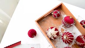 6PCS 6CM Christmas Ball Ornaments Red Green Flocking Xmas Ball Hanging Pendant For Christmas Tree New Year Party Decorations