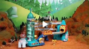 Bộ đồ chơi đường đua kết hợp hầm sư tử chạy pin có nhạc kèm 4 xe chạy tự động