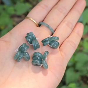 Q410 Charm ngũ đồng điếu Lam Ngọc hoa băng sẵn lỗ 2li ko kén mệnh - Phong Thủy TUDO