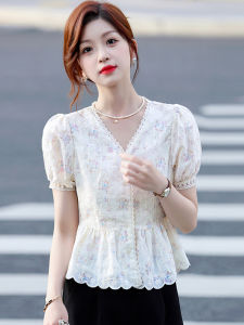 Slimming Lace Trim V-Neck Chiffon Shirt Womens Summertime Elegant Lace Embroidery Gathered Waist French Style Top Short Sleeve