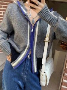 เสื้อคาร์ดิแกนถักมีฮู้ดแบบมีซิปสีบล็อกสำหรับผู้หญิง ฤดูใบไม้ผลิ 2025 เสื้อคลุมกันหนาวลายทางสไตล์ฝรั่งเศสแบบอเนกประสงค์