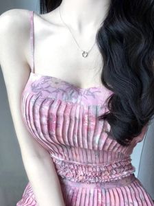 ชุดเซ็กซี่สีชมพู Pure Desire สำหรับผู้หญิงในช่วงฤดูร้อน ชุดสองชิ้น คอกลม สั้น แขนกุด เอวสูง สไตล์เกาหลี