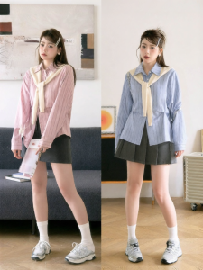 Áo Sọc Giảm Cân Trẻ Trung Thời Trang với Chân Váy Dài Một Nửa