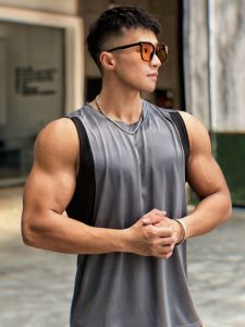 เสื้อกั๊กสปอร์ตระบายอากาศได้ดี น้ำหนักเบา แห้งเร็ว ไหล่กว้าง แขนกุด สำหรับผู้ชาย วิ่ง วิ่งมาราธอน ออกกำลังกาย ฤดูร้อน 2024