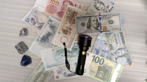 ไฟฉาย UV 3x365nm 15W SV41อัลตร้าไวโอเล็ตเครื่องตรวจจับปัสสาวะรอยคราบหมึกที่มองไม่เห็น