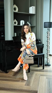 ชุดเซ็ทเสื้อ+กางเกงลินินแท้เกรดพรีเมี่ยม ชุดมาพร้อมลวดลายสวย พิมพ์คมชัด โดดเด่นด้วยกระดุมมุก กางเกงมีกระเป๋า ชุดนี้สวยเก๋ มีคลาสมากค่ะ