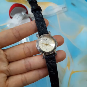 Đồng hồ nữ GROOVE dây da second hand si nhât đã qua sử dụng