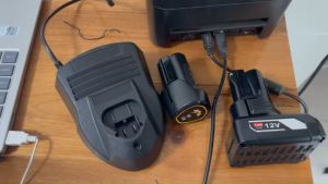 ที่ชาร์จแบต BOSCH 12V - DC=1.5A // D