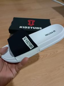 KIDZTUBS Sandal Anak Laki-Laki Karet & Slipper Slide Selop Slipon Jepit Karakter Warna Hitam Usia 6-10 Tahun 1338101124