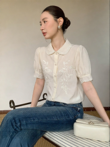 XXNING | Áo Blouse Tay Ngắn Dập Ly Ôm Body Kiểu Thêu Pháp Mùa Thu