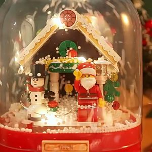 ของเล่น ตัวต่อ เลโก้ กล่องดนตรี CANDY HOUSE (แดง) มีหิมะตก มีเสียง มีไฟ จำนวน 298 ชิ้น_ ZUANPAI_Z003