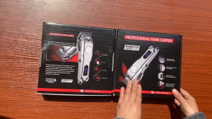 ปัตตาเลี่ยนตัดผมรุ่น70ปีไร้สายติดตั้งด้วยแบตเตอรี่2000mAh ชาร์จเต็ม 3-4 ชั่วโมงทำงานต่อเนื่องได้นาน 150 นาทีสินค้าตามภาพ