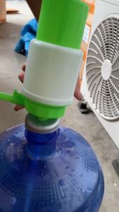 ปั๊มน้ำดื่มแบบกด ที่ปั๊มน้ำแบบมือ ปั้มน้ำถัง ที่กดน้ำจากแกนลอน ที่กดน้ำดื่ม อุปกรณ์ปั๊มน้ำดื่มอัตโนมัติ ปั้มน้ำถัง พกพาได้แบบมือกด